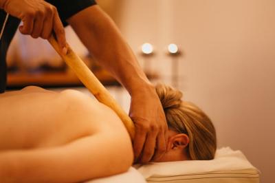 Zirben Massage 50 Minuten